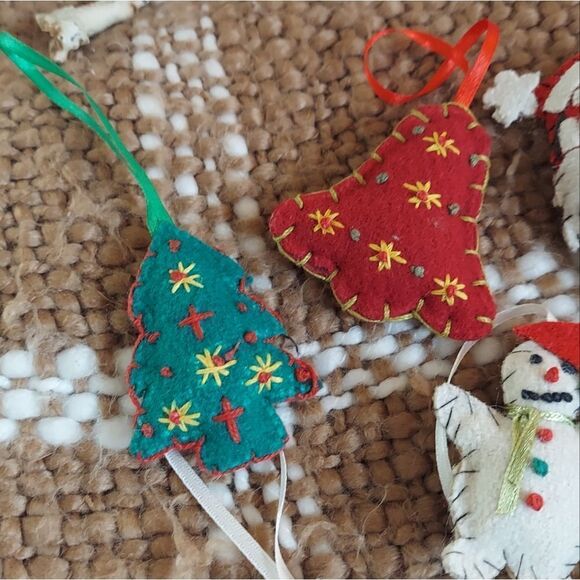 VTG Handmade Felt Embroidered Needlework Christmas Ornaments Lot Of 10 Ornaments - Picture 13 of 13